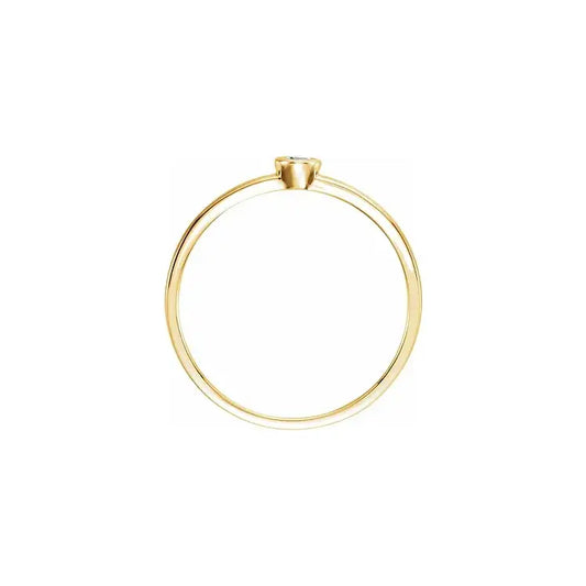 Dainty Solitaire in yellow gold, side view