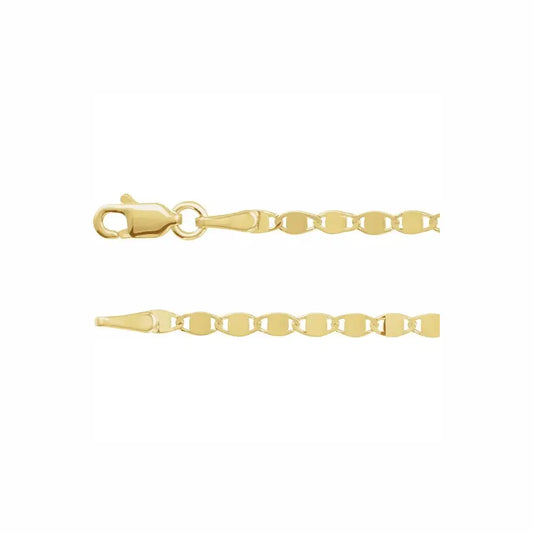 Bella in yellow gold, close-up
